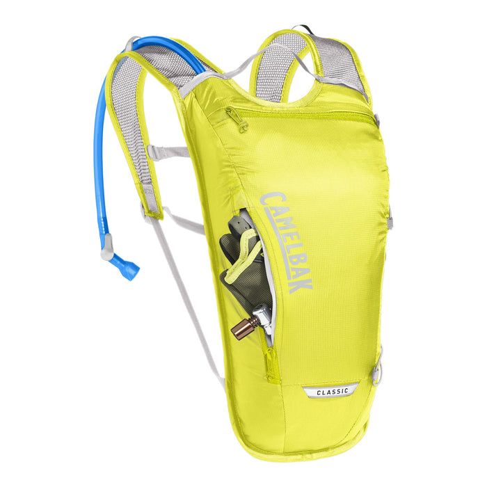 2404701000 MOCHILA CLASSIC LIGHT 2Lt SAFETY YELLOW/PLATEADO MARCA CAMELBAK